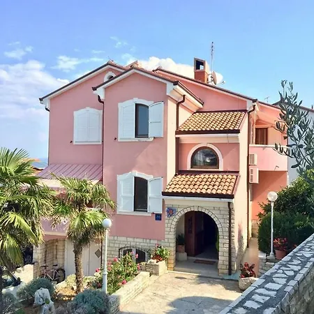 Stefica Guest house 3*